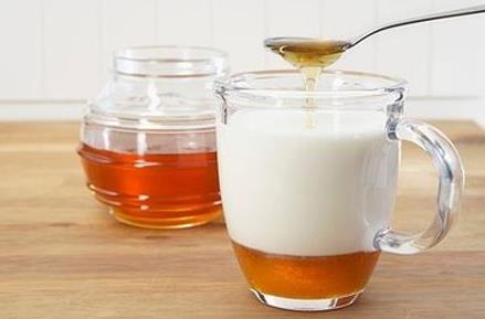 芦荟牛奶蜂蜜祛痘方法