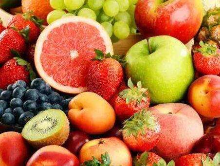 吃橄榄、火龙果和梨子水果
