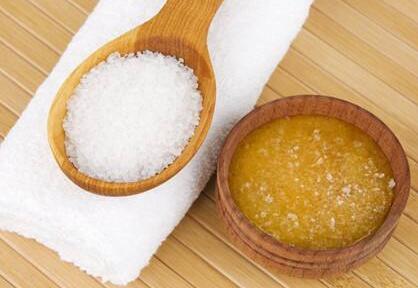 蜂蜜+盐祛痘方法